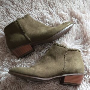 Expression Olive Green Suede Ankle Heel Boots Zipper Women Size 7